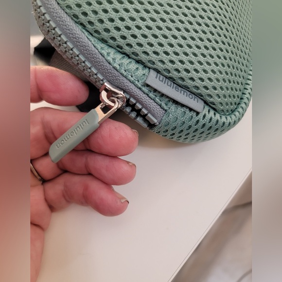 Lululemon Everywhere Belt Bag 1L *Knit Mesh RARE NEW!• Crater Blue•NWT - Picture 9 of 14